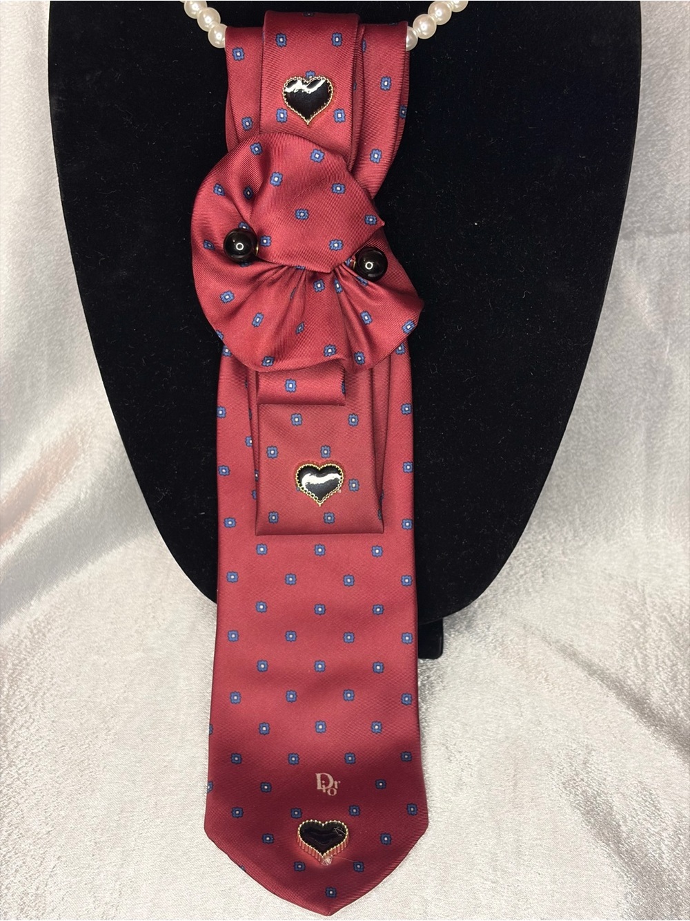 Dior Burgundy Silk Heart-Accent Scarf Necklace with Blue Dot Motif - Picture 2 of 6